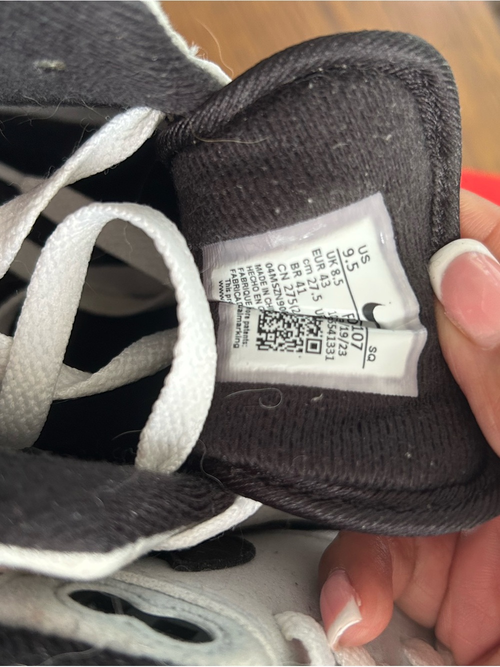 Nike Men’s Air Max— White and Black - Picture 5 of 5